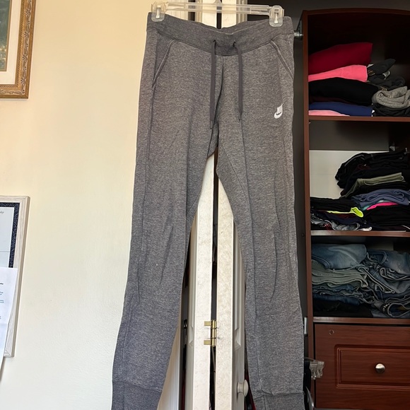 Nike joggers - Picture 1 of 3